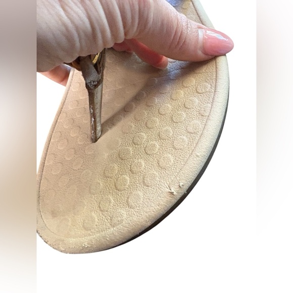 Vionic Women's Tide Aloe Toe-Post Sandals Flip Flop gold Beige size (11”) - Picture 9 of 9